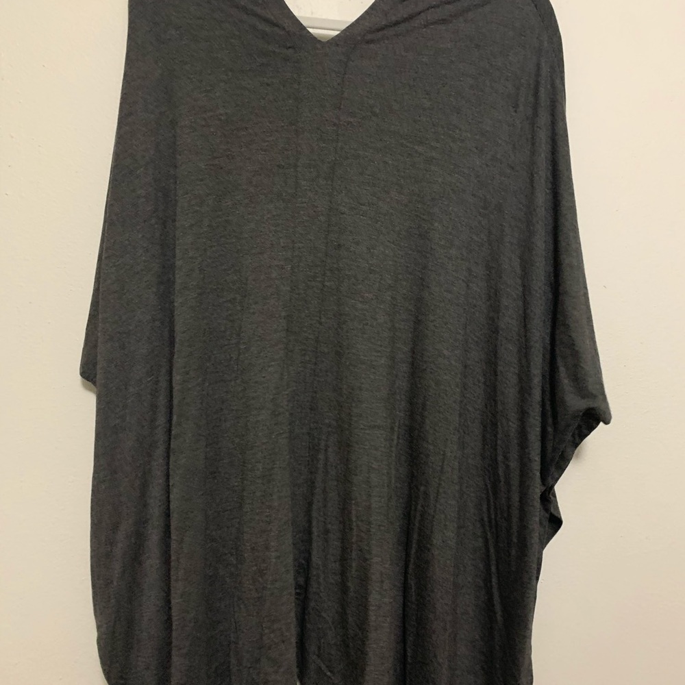Oversized gray top ❤️